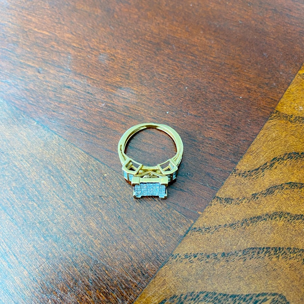 I am selling it because I don't use it anymore 14k gold with 1k diamond size 6